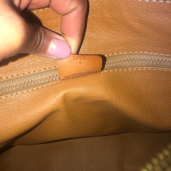 Celine Handbag - Picture 8 of 10